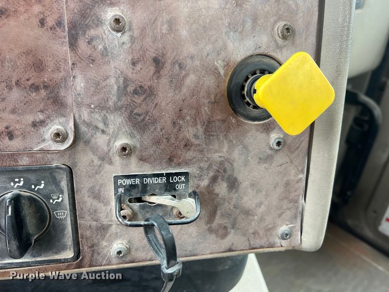 image for item JU9668 2006 International 5600i  ready mix truck