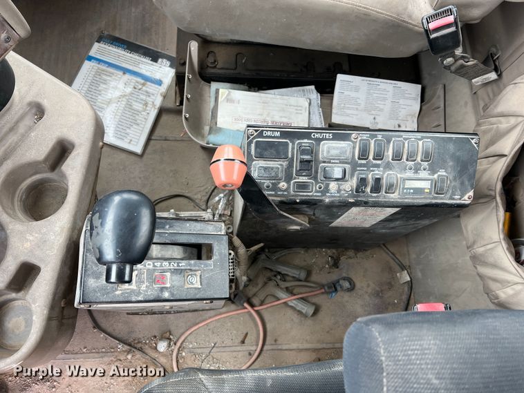 image for item JU9668 2006 International 5600i  ready mix truck