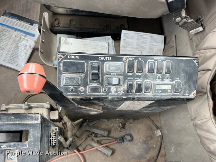 image for item JU9668 2006 International 5600i  ready mix truck