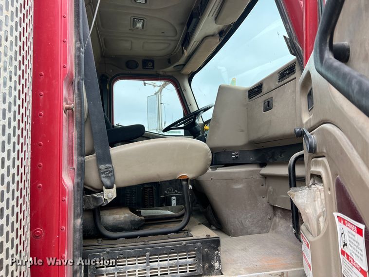 image for item JU9668 2006 International 5600i  ready mix truck