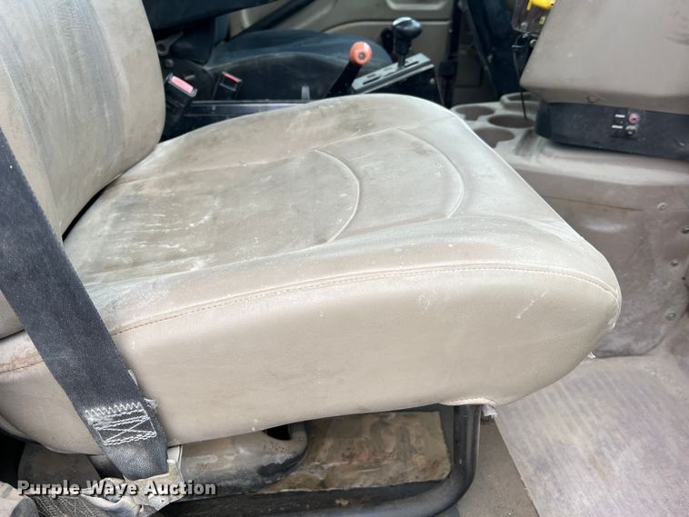 image for item JU9668 2006 International 5600i  ready mix truck