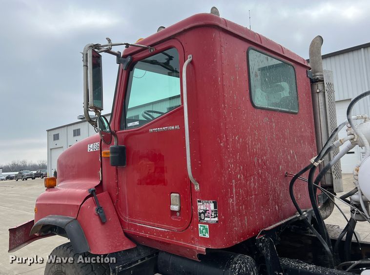 image for item JU9668 2006 International 5600i  ready mix truck