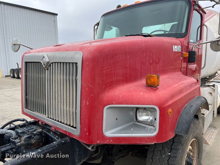 image for item JU9668 2006 International 5600i  ready mix truck