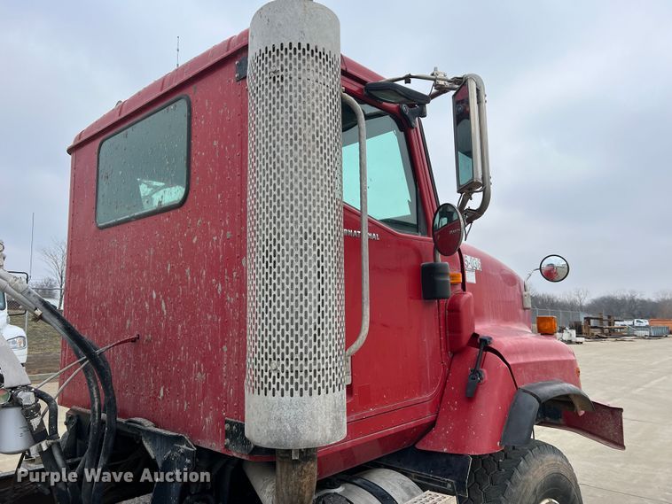 image for item JU9668 2006 International 5600i  ready mix truck
