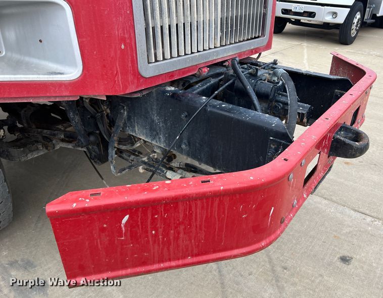 image for item JU9668 2006 International 5600i  ready mix truck