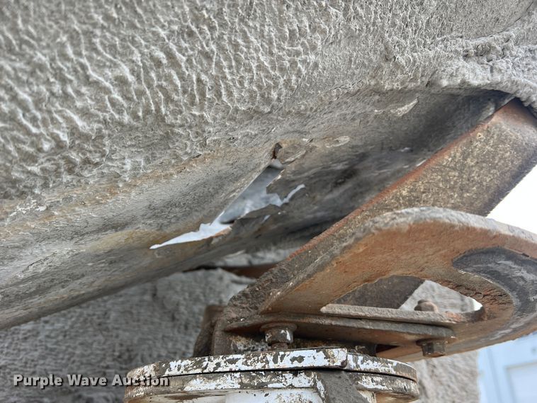 image for item JU9668 2006 International 5600i  ready mix truck