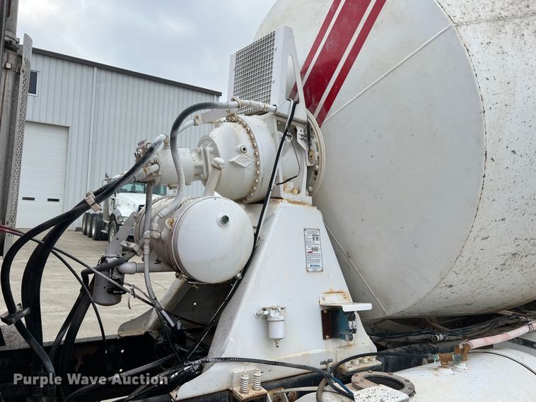 image for item JU9668 2006 International 5600i  ready mix truck