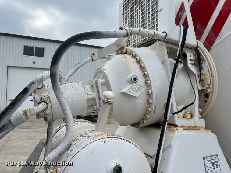 image for item JU9668 2006 International 5600i  ready mix truck