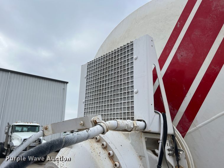 image for item JU9668 2006 International 5600i  ready mix truck