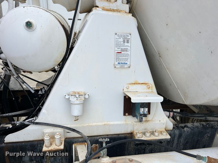 image for item JU9668 2006 International 5600i  ready mix truck