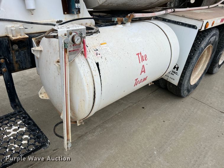 image for item JU9668 2006 International 5600i  ready mix truck