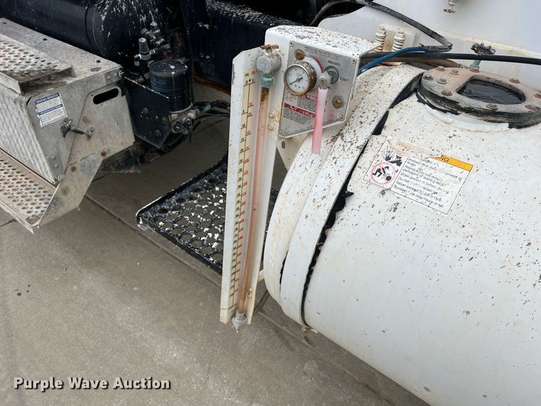 image for item JU9668 2006 International 5600i  ready mix truck