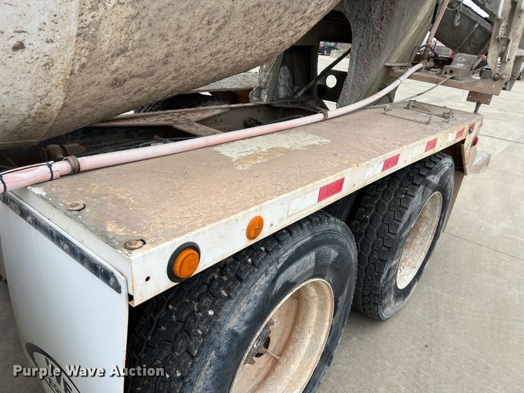 image for item JU9668 2006 International 5600i  ready mix truck