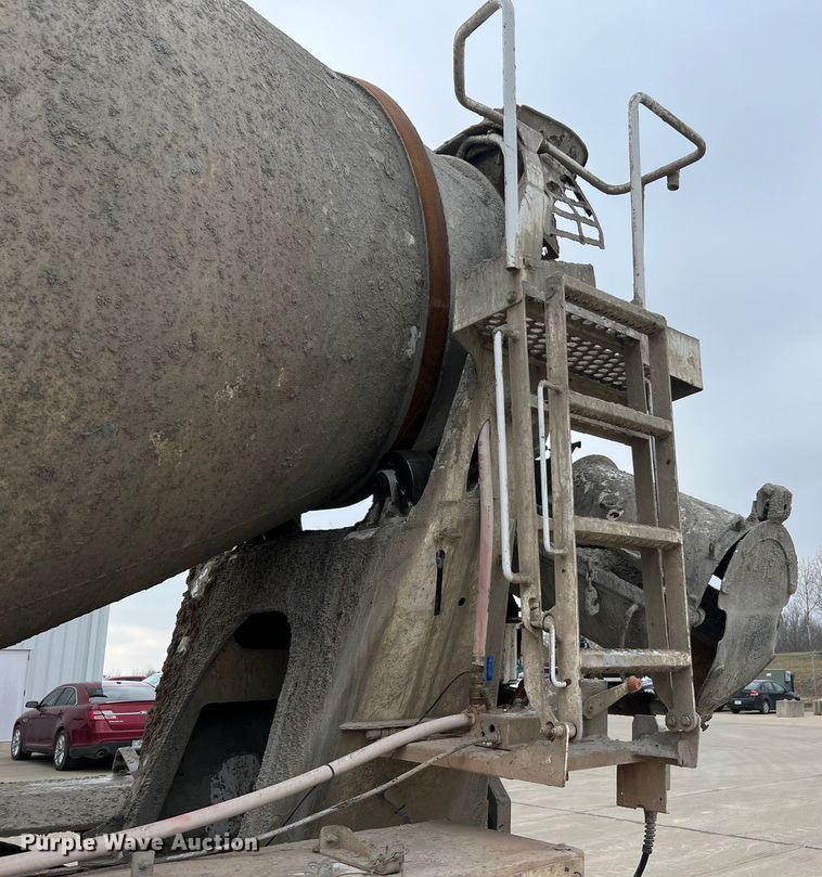 image for item JU9668 2006 International 5600i  ready mix truck