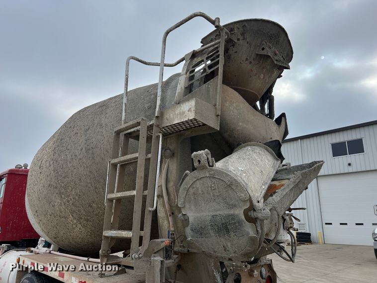 image for item JU9668 2006 International 5600i  ready mix truck