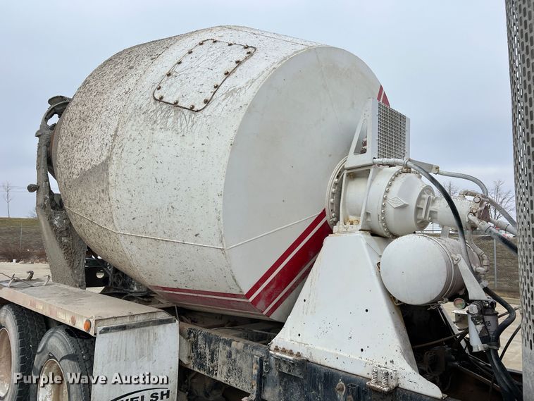 image for item JU9668 2006 International 5600i  ready mix truck