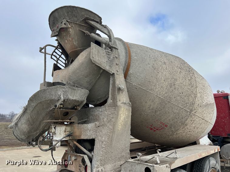 image for item JU9668 2006 International 5600i  ready mix truck