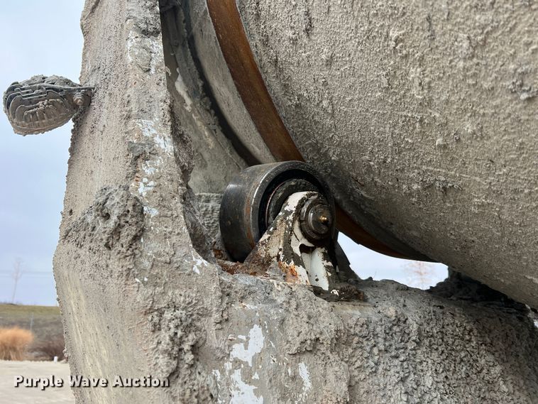 image for item JU9668 2006 International 5600i  ready mix truck