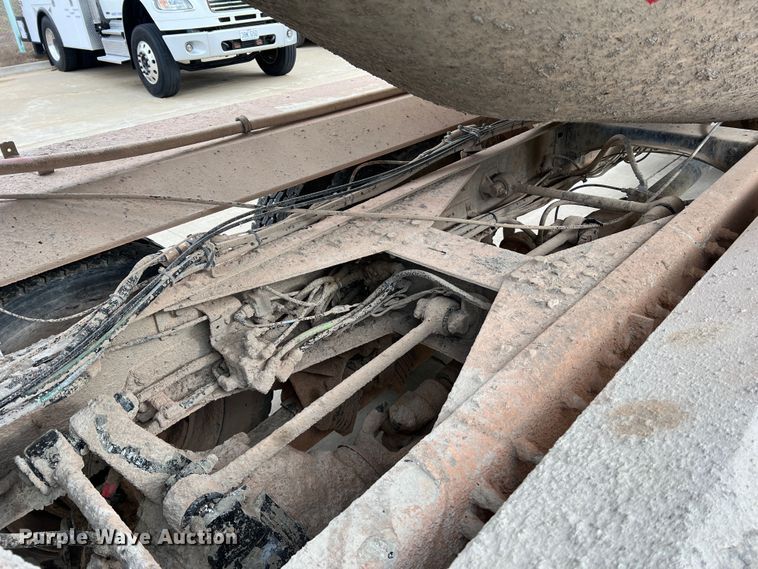 image for item JU9668 2006 International 5600i  ready mix truck