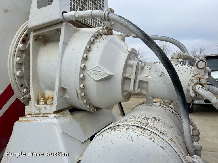 image for item JU9668 2006 International 5600i  ready mix truck