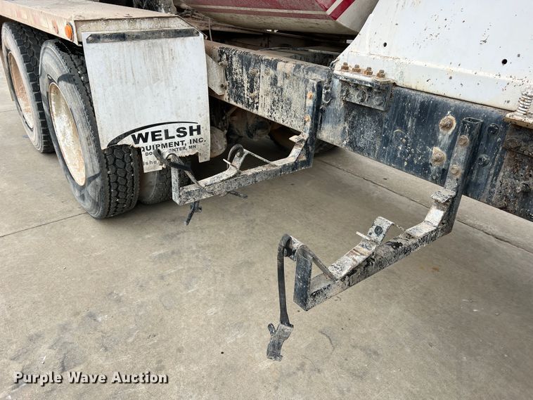 image for item JU9668 2006 International 5600i  ready mix truck