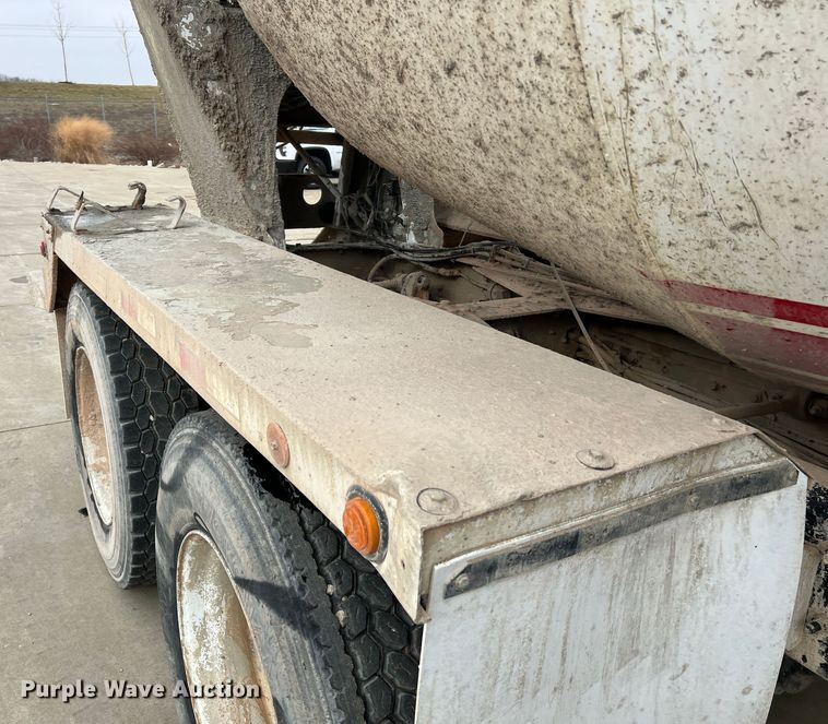 image for item JU9668 2006 International 5600i  ready mix truck