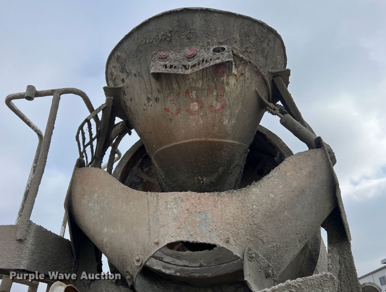 image for item JU9668 2006 International 5600i  ready mix truck