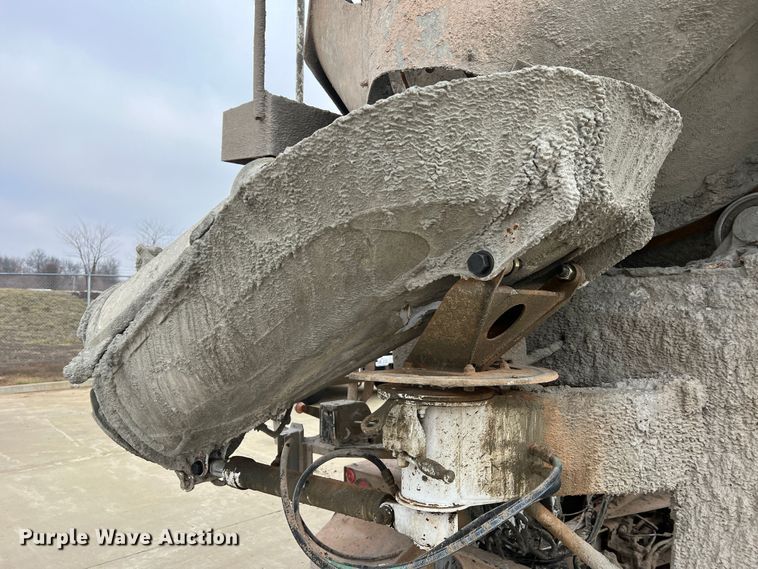 image for item JU9668 2006 International 5600i  ready mix truck