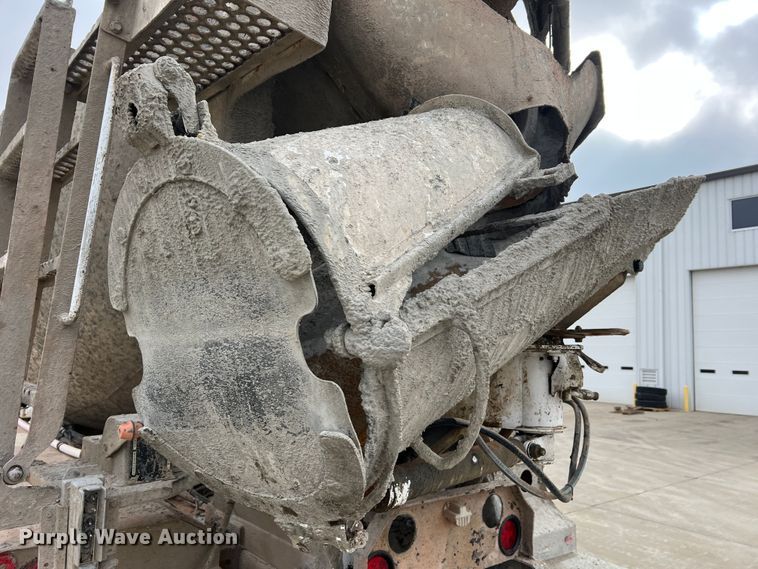 image for item JU9668 2006 International 5600i  ready mix truck