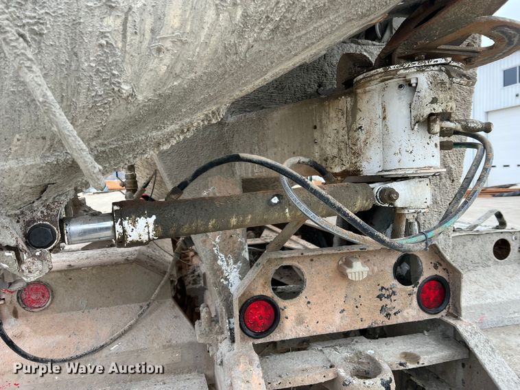 image for item JU9668 2006 International 5600i  ready mix truck