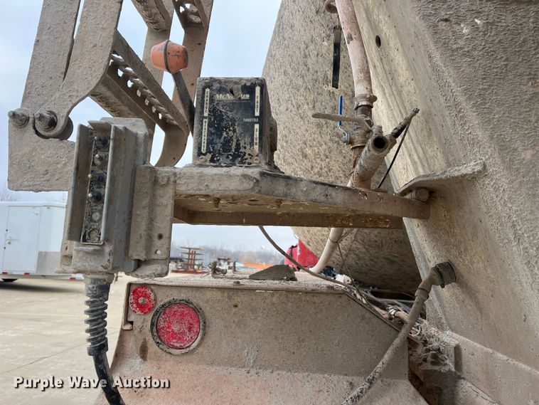 image for item JU9668 2006 International 5600i  ready mix truck