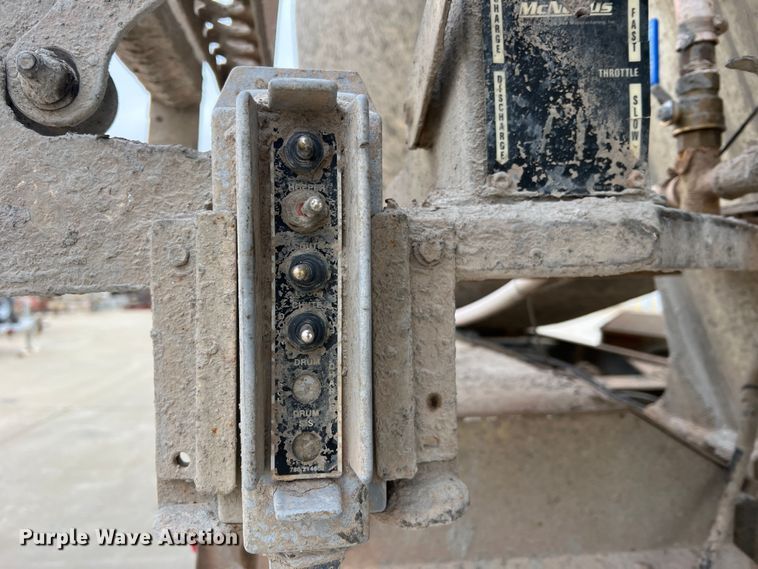 image for item JU9668 2006 International 5600i  ready mix truck