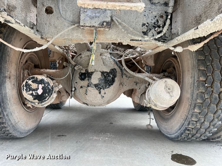 image for item JU9668 2006 International 5600i  ready mix truck