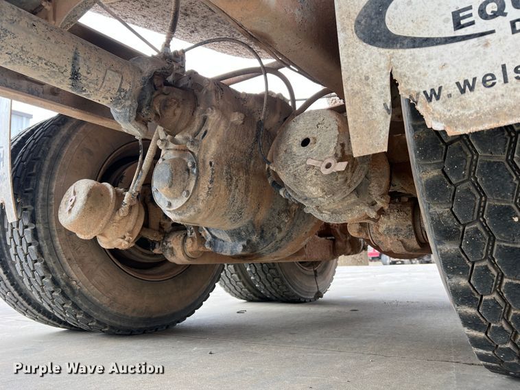 image for item JU9668 2006 International 5600i  ready mix truck