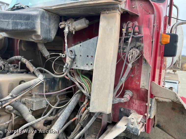 image for item JU9668 2006 International 5600i  ready mix truck