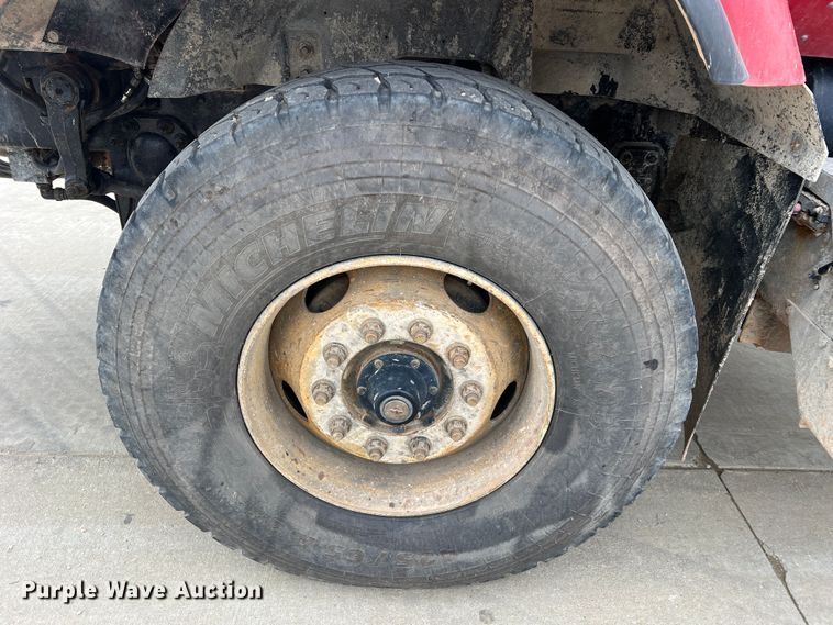 image for item JU9668 2006 International 5600i  ready mix truck