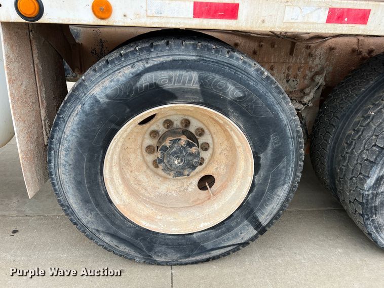 image for item JU9668 2006 International 5600i  ready mix truck