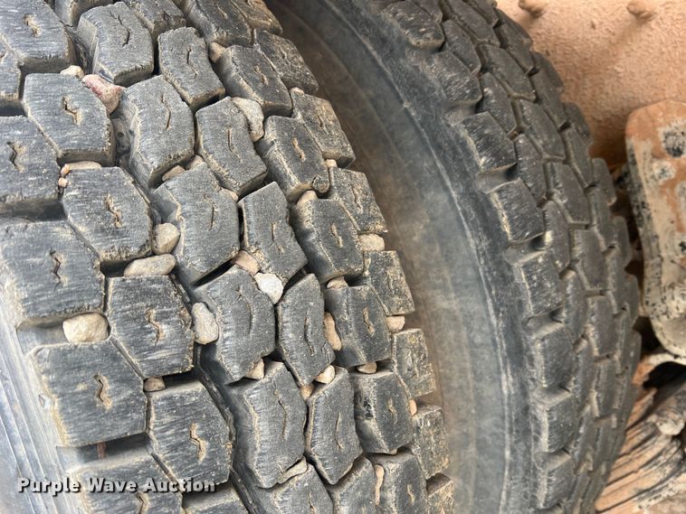 image for item JU9668 2006 International 5600i  ready mix truck