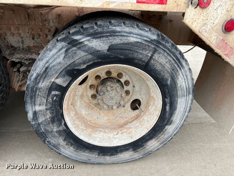 image for item JU9668 2006 International 5600i  ready mix truck