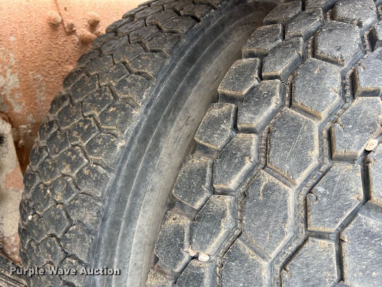 image for item JU9668 2006 International 5600i  ready mix truck