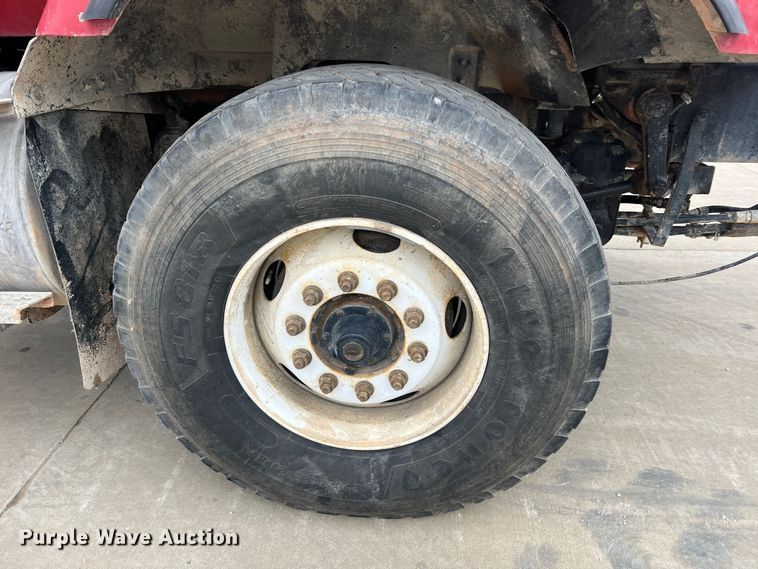 image for item JU9668 2006 International 5600i  ready mix truck