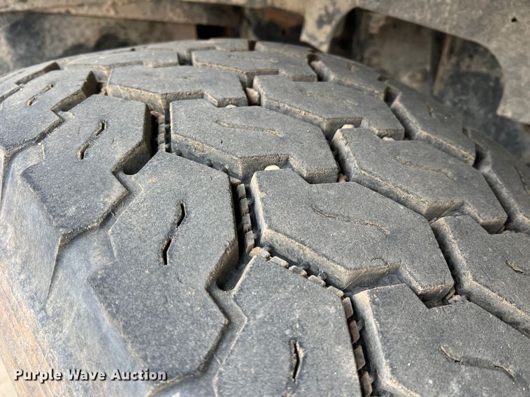 image for item JU9668 2006 International 5600i  ready mix truck