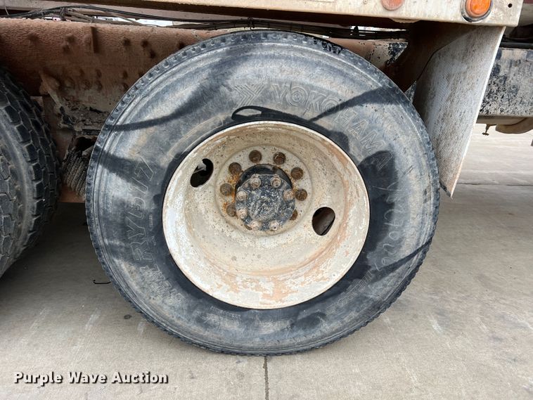 image for item JU9668 2006 International 5600i  ready mix truck