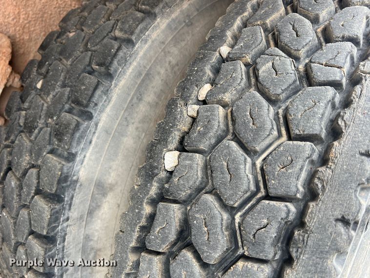 image for item JU9668 2006 International 5600i  ready mix truck