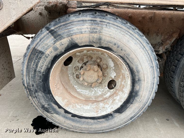 image for item JU9668 2006 International 5600i  ready mix truck