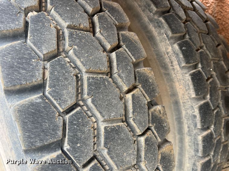 image for item JU9668 2006 International 5600i  ready mix truck