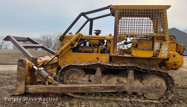 image for item JU9669 1967 Caterpillar D6C  dozer