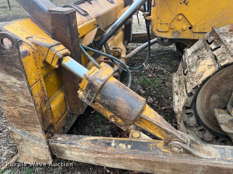 image for item JU9669 1967 Caterpillar D6C  dozer