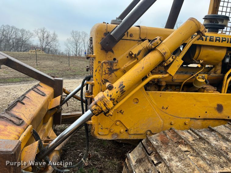 image for item JU9669 1967 Caterpillar D6C  dozer