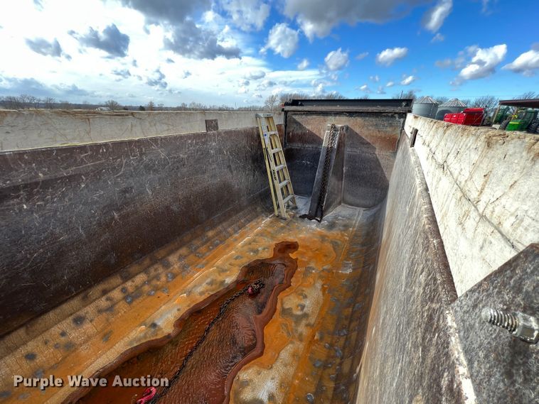 image for item JU9674 Heil  dump truck bed